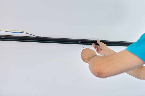 Les coulisses des murs mobiles suspendus : comprendre leur fonctionnement