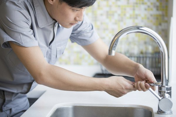 Comment un artisan plombier à Lausanne garantit-il la qualité de dépannage qu'il offre ?